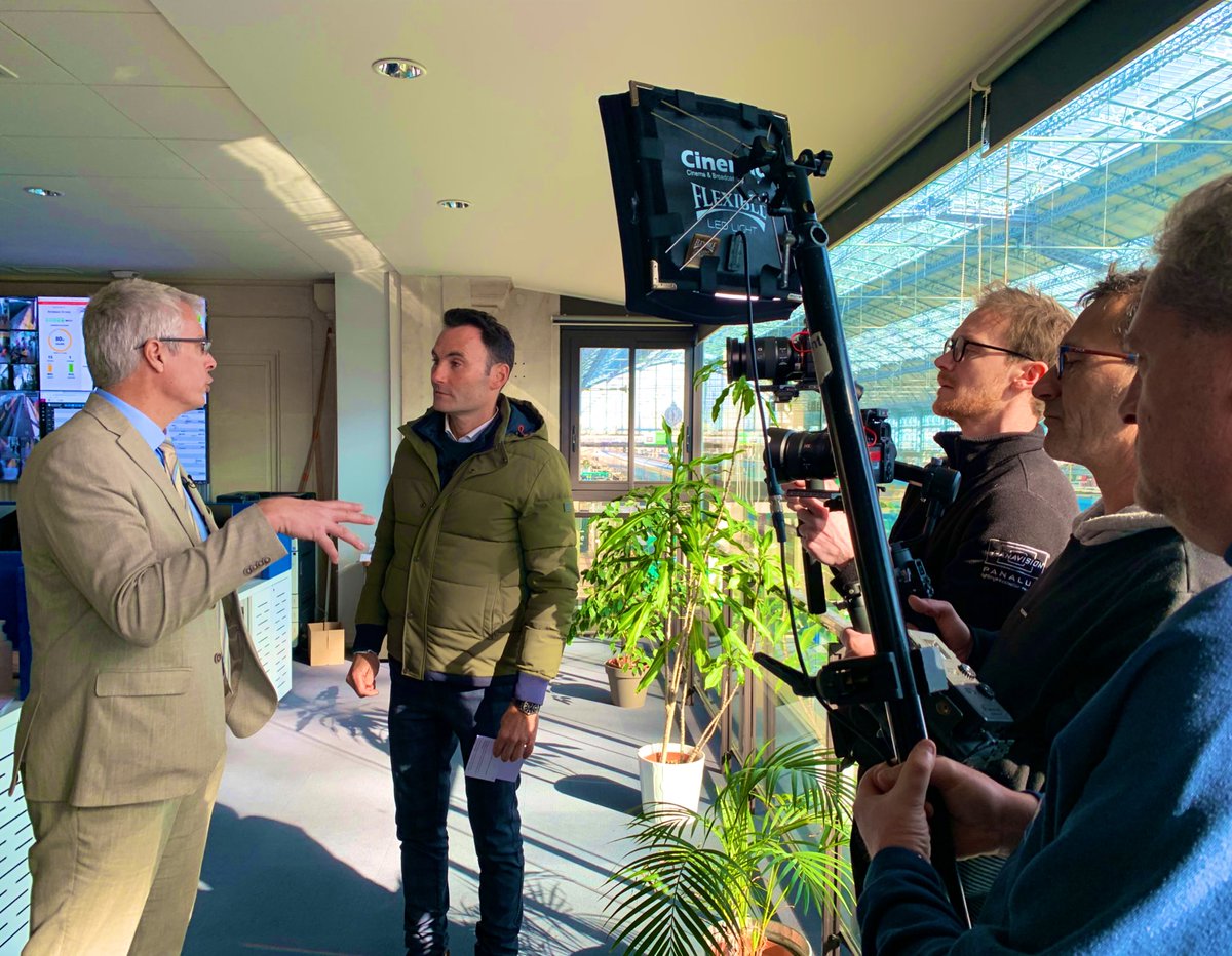 Frédéric Gendre (@frederic_gendre) on Twitter photo En direct du Centre Opérationnel Exploitation Gare de Bordeaux St-Jean, centre dédié à la gestion de la gare pour @France3tv #enquêtesderégions pour une émission spéciale « trains du quotidien en Nouvelle-Aquitaine » <a href="/ConnectGares/">SNCF Gares & Connexions</a> <a href="/NvelleAquitaine/">Nouvelle-Aquitaine</a> <a href="/vincentdubroca/">Vincent Dubroca</a> En direct du Centre Opérationnel Exploitation Gare de Bordeaux St-Jean, centre dédié à la gestion de la gare pour @France3tv #enquêtesderégions pour une émission spéciale « trains du quotidien en Nouvelle-Aquitaine » <a href="/ConnectGares/">SNCF Gares & Connexions</a> <a href="/NvelleAquitaine/">Nouvelle-Aquitaine</a> <a href="/vincentdubroca/">Vincent Dubroca</a>