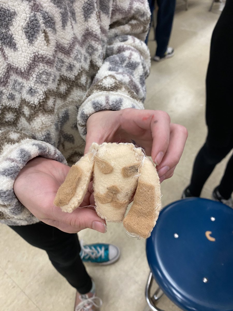 MsPaugh_RFISArt's tweet photo. The fiber art center got some love yesterday with a woven-then-sewn pillow, a multi-step pillow with a clear pocket for conversation hearts, a tiny dog plushie, and a multi-layered, lined bag sewn to hold plush chips! So much creativity! #choiceart #ArtistsEnvision @RFIShuskies https://t.co/bJt6S26GeR