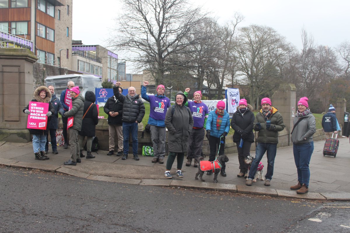 What day is it today? Another #DundeeUniStrikes day! Thanks to the crew etc. #UCUstrike #ucurising #dogsonpicketlines