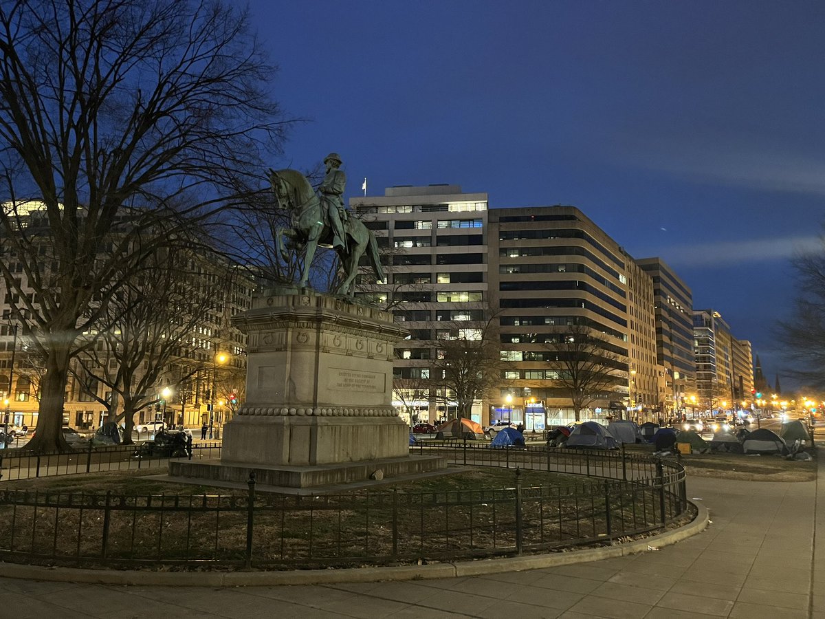 annemariecuccia's tweet image. I’m at McPherson Sq., where the National Park Service will be evicting encampment residents at 10. Park police are already here, and the park is fenced off except for a few entrances, guarded by police. Follow this thread and @AthiyahTA for updates.