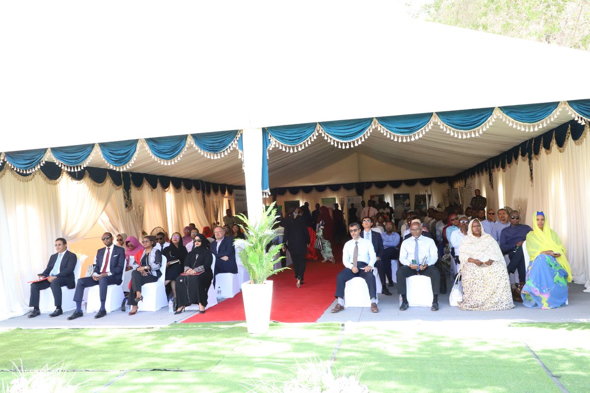 doingbusinessdj's tweet photo. #Invest_In_Djibouti 
Ce matin à l'esplanade du guichet unique s'est déroulée la journée de sensibilisation sur les mécanismes de développement de l'entreprenariat à #Djibouti

#ANPI #NIPA #SEIDSP #GUICHET_UNIQUE https://t.co/Hfr8OjokKn