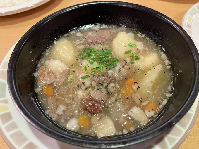 寒い!「ラム肉とジャガイモのポトフにシーフードのグラタン!身体が温まるぜ!小松ぅ!」(サイゼリヤのメニューに大満足の美食屋トリコ風のつもりだったがもっと捕獲レベルの高そうな食材の名前にしないとダメだな) 
