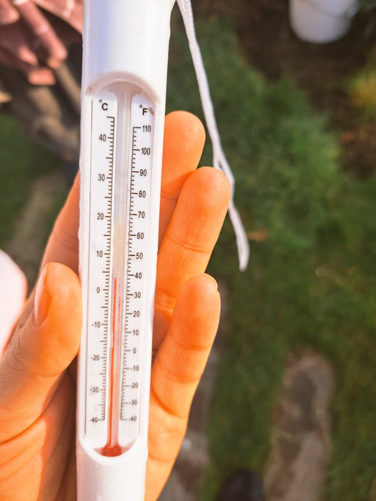 AnitaPeeters's tweet photo. Vanmorgen weer #gewaterdipt 🥰 even een #energieboost gehaald! het water was 3° 💪👊 ik geniet nu van de ☀️ van het heerlijke weer en ik geniet nog na van de #waterdip maar zeker ook nog van het concert van @robbiewilliams maandagavond! 😊 heb een mooie dag! 🙏🍀😇❤️ https://t.co/RwROSdAVAE