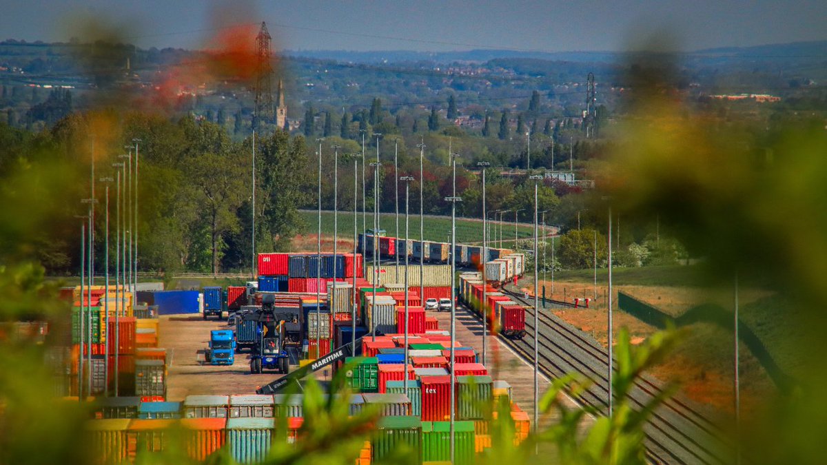 CONUS_NRW's tweet photo. @ZLV_UDE lädt zum 3.@SPaCiH1-Forum am📅24.02.2023 ein. Thematisch geht es um die #Resilienz in der #Logistik. Spannende Impulse werden von Prof. Dr. Klaus Middeldorf, Prof. Dr. Thomas Hanke und Prof. Dr.-Ing. habil. Holger Beckmann geliefert.
Anmeldung: albert.hoelzle@uni-due.de https://t.co/0chBRTSc2R