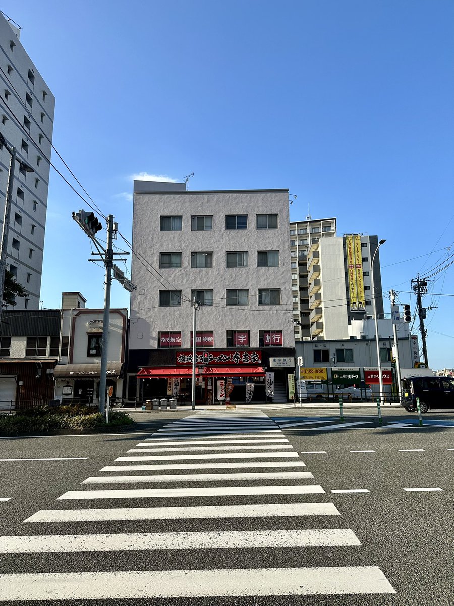 これが！
博多の家系だ！

うずらのトッピングだ！
濃いめだ！
脂多めだ！
麺普通だ！

食べてみよ！

横浜家系ラーメン春吉家 春吉本店
福岡市中央区春吉