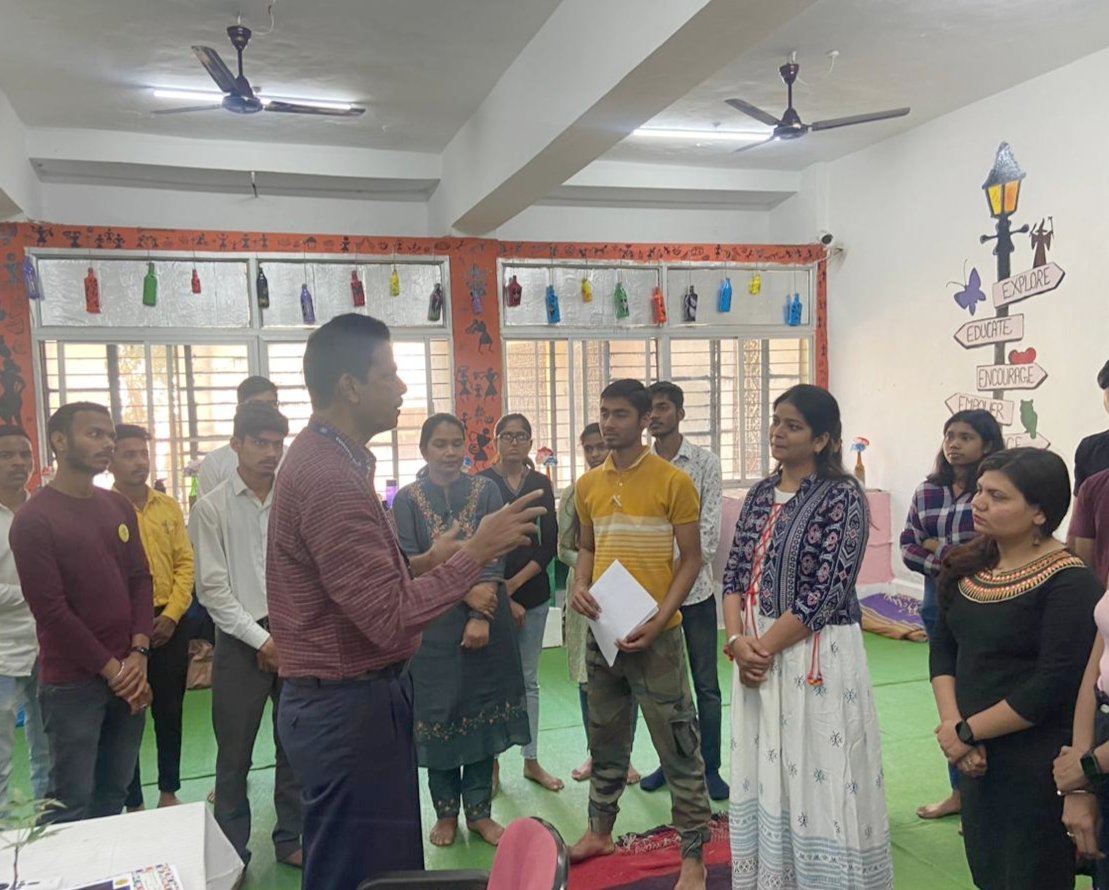jobzachariah's tweet photo. ⏹️ What will #nudge positive behaviour of people? 

⏹️ To find this, UNICEF Chhattisgarh has set up 'Behaviour Club' (one of the first in India) in Guru Ghasidas Central University  @ggv_smc 

⏹️ Students will do hundreds of  social experiments to find the 'nudges' @ugc_india https://t.co/FFFm0nvMHD