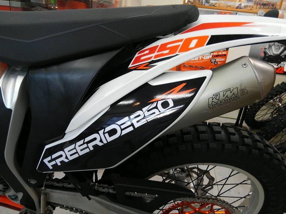 KTM819O4's tweet photo. #6年前 #FREERIDE250R
始動性に問題があって
キックスターターは構造的に付かなくて
土手を下って始動したりしていました!(´Д` )/ https://t.co/V8S3HFUFq8