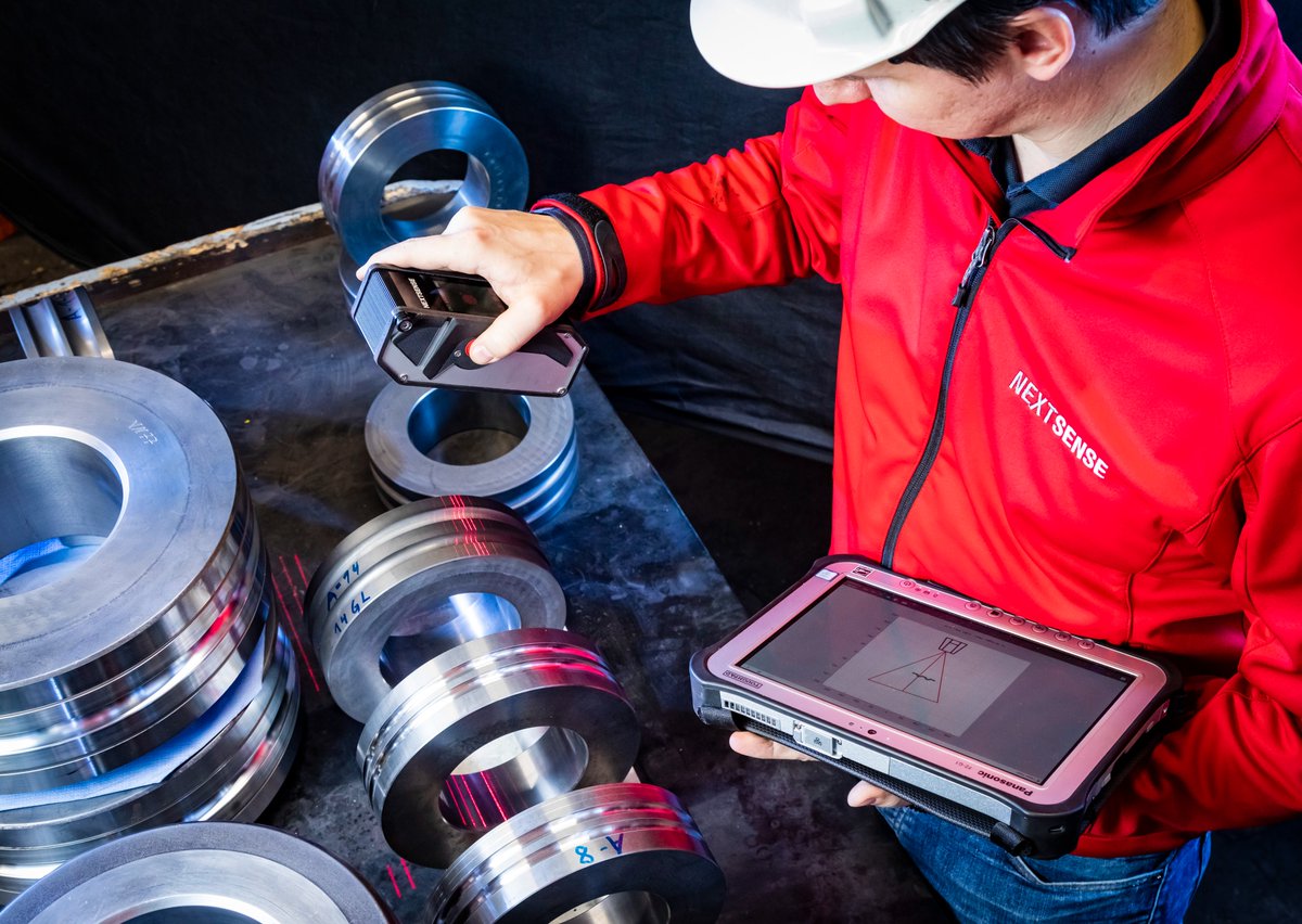 A universal profile measuring device that detects roll wear and measures roll gaps in your steel mill - that's our Calipri C42 Rollshop! The contactless profile measurement of rolls is done by the simple wave of your hand.

#calipri #worldwide #steel #industry #measurement
