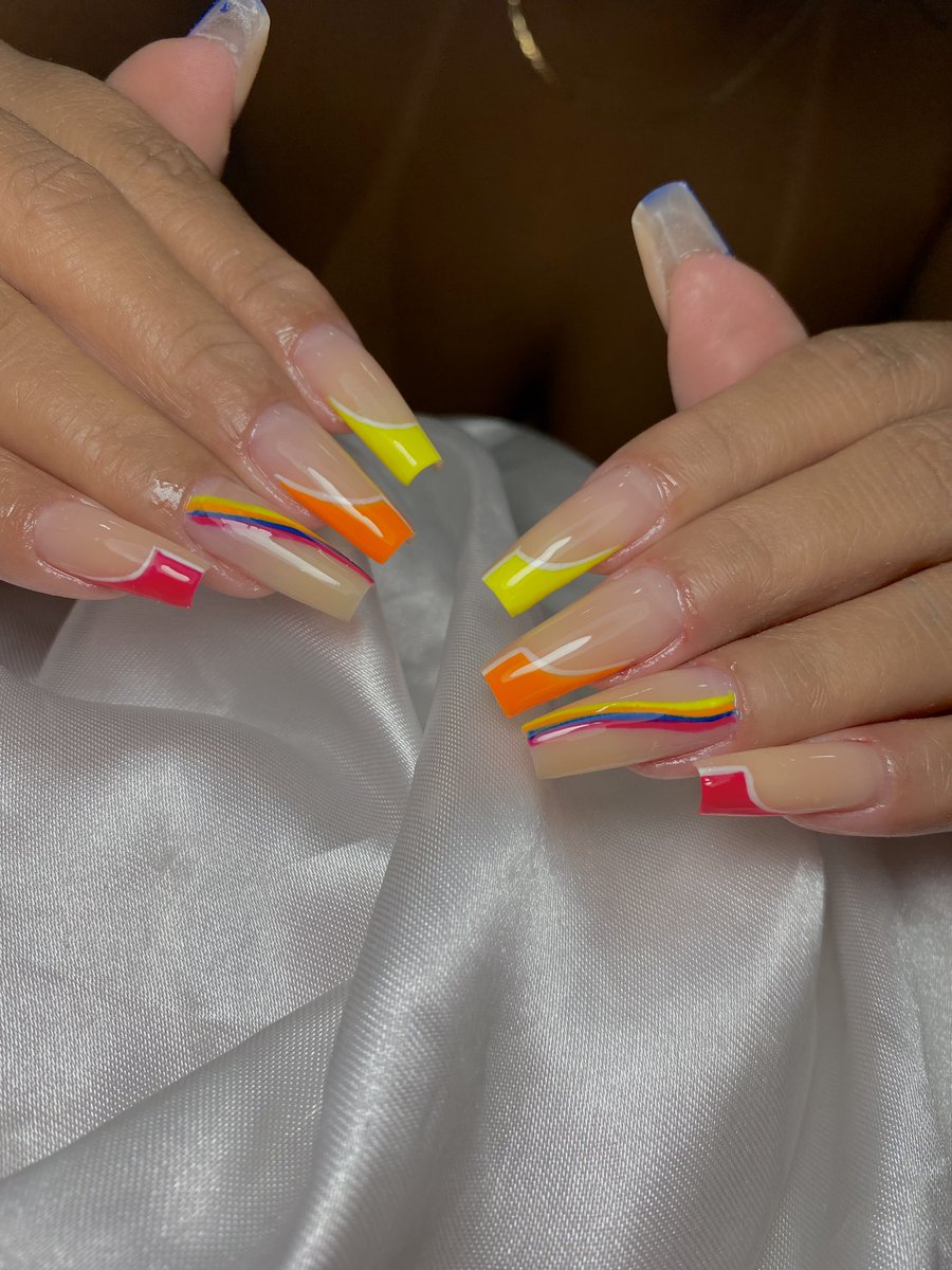 carolinenails12's tweet photo. Em ritmo de carnaval pra vocês pirar🎉🥰❤️

.
.
.
.
.

#unhaa #unhascarnaval #unhas #unhasmaravilhosas #unhaslindas 
#colocaçãodeunhas #unhasguadaluperj https://t.co/vOEA1AoMTP
