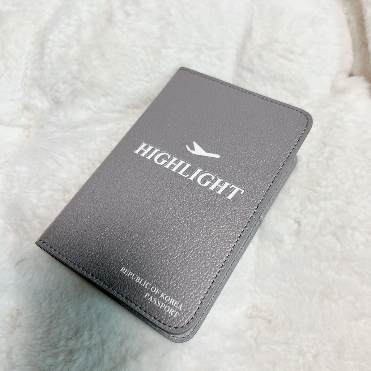 yyyyyyj8383's tweet photo. 𝗛𝗜𝗚𝗛𝗟𝗜𝗚𝗛𝗧 𝗣𝗮𝘀𝘀𝗽𝗼𝗿𝘁
하이라이트 여권케이스✈️

🗓️입금기간
- 2/16일 AM10:16 ~ 2/26일 PM 22:16

#RT 추첨을 통해 
키링+여권케이스(택1) 👉 2명

자세한내용은 입금폼 확인바랍니다!

✈️입금폼 | https://t.co/40Ljr3sch0 https://t.co/ohIDWcdk2V