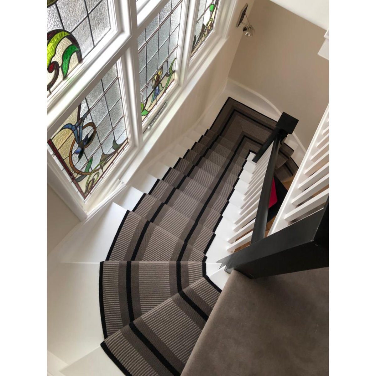 hartleytissier's tweet photo. This PNT21 installation is so neat - all the materials and colours are just harmonising beautifully! 😍
#hartleytissier #hartleyandtissier #madeinengland #designedinfrance #flatweave #wool #carpet #stairrunner #rug #interiordesign #staircase #flooring #woodenstairs #staircarpet https://t.co/8bHIjFXZtw