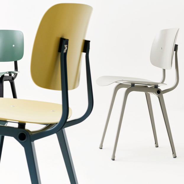 ColeccionSA's tweet photo. Creada originalmente por Friso Kramer mientras trabajaba en Ahrend en la década de 1950, la silla Revolt ha sido relanzada por HAY junto con Ahrend. La silla Revolt, encarna su distintivo estilo minimalista; un diseño revolucionario.  Una silla dinámica y flexible, el diseño ergo https://t.co/EaTH5PqP0H