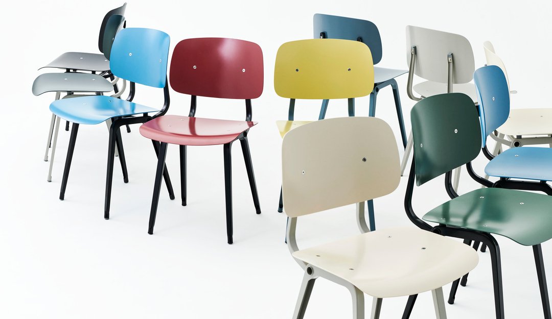 ColeccionSA's tweet photo. Creada originalmente por Friso Kramer mientras trabajaba en Ahrend en la década de 1950, la silla Revolt ha sido relanzada por HAY junto con Ahrend. La silla Revolt, encarna su distintivo estilo minimalista; un diseño revolucionario.  Una silla dinámica y flexible, el diseño ergo https://t.co/EaTH5PqP0H