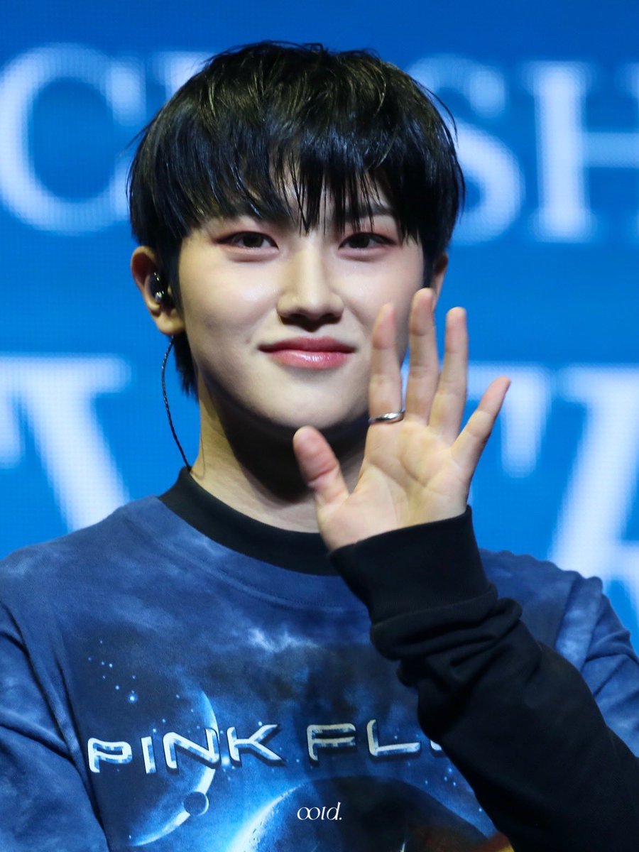 ootd1119's tweet photo. 230215 LOVE NEVER DIES showcase pre

올만 ✋🏻

#최태훈 #태훈 #tnx https://t.co/cRvA7CyzKE