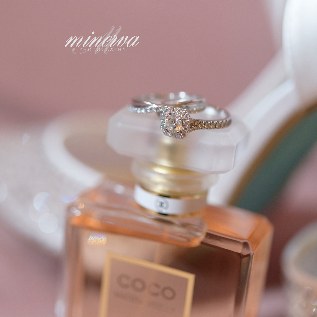 MinervaPhoto's tweet image. 💍 
.
Photographer: @minervaphotography | Venue: @cypresscreekfarmhouse | Caterer: @premiereventsorlando | Cake: @sweetmissvs | Florist: @cdcfloral | Makeup &amp;amp; Hair (Bride): @aboutfacedesignteam | Makeup &amp;amp; Hair (Bridesmaids): @hairontherun | DJ: DJ Mingle Mixx | Photo Booth: @mm