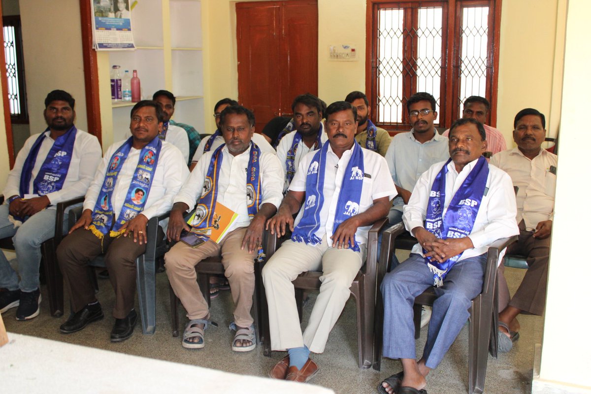 RamaNishani's tweet photo. #BSP ఆధ్వర్యంలో సంత్ శ్రీ సేవాలాల్ 284వ జయంతి వేడుకలు. బహుజన రాజ్యం లోనే గిరిజనులకు న్యాయం జరుగుతది. తెరాస గిరిజనులను మోసం చేసింది. https://t.co/tE40M179y3