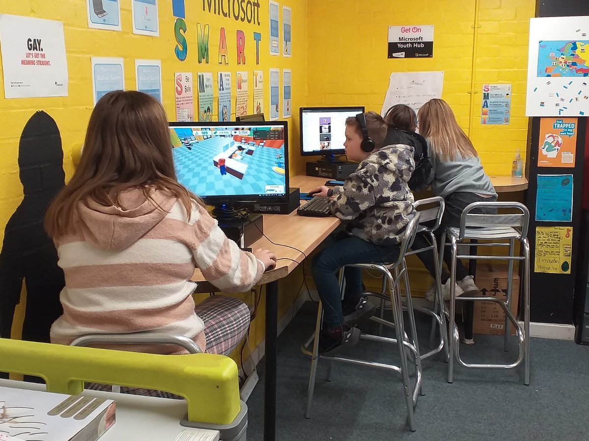 Meetupcommunity's tweet image. Half term at Meet Up and we are enjoying having our Family Fun Sessions. Activities and a healthy lunch enjoyed by all. @CharityTBF