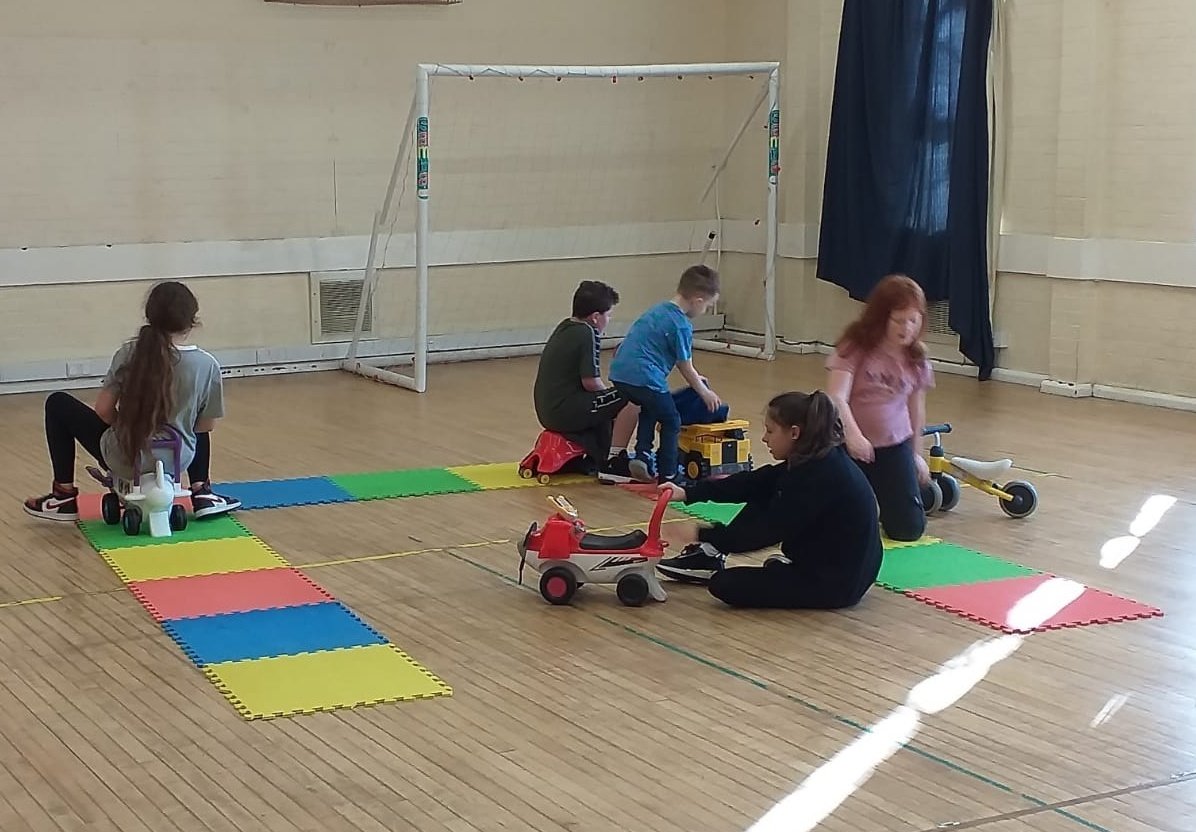 Meetupcommunity's tweet image. Half term at Meet Up and we are enjoying having our Family Fun Sessions. Activities and a healthy lunch enjoyed by all. @CharityTBF