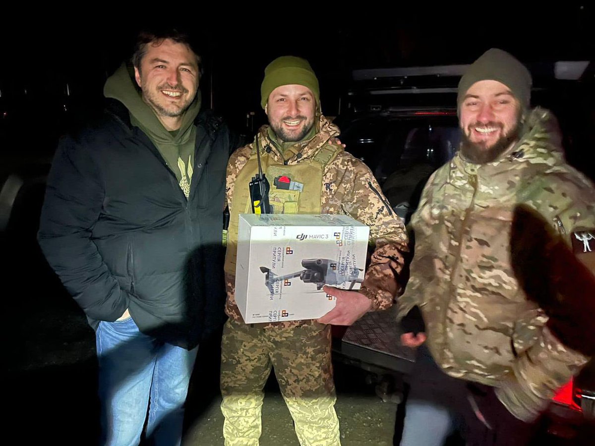 serhiyprytula's tweet photo. Трохи конкретики:
1 Президентська бригада оперативного призначення НГУ
Дрон DJI MAVIC 3 Fly More Combo - 2
Рація Motorola R7A VHF NKP - 15

30 ОМБр
Mavic 3 Fly More Combo - 4 шт

14 ОСБ
Дрон DJI MAVIC 3 Fly More Combo- 1

81 ОАеМБр
Дрон DJI MAVIC 3 Fly More Combo - 5 https://t.co/9t7W3zDEqV