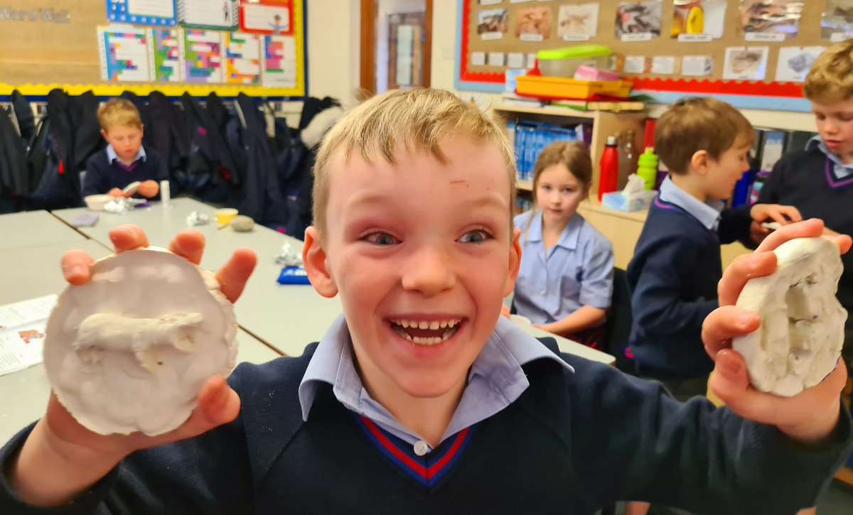 OPS_OratoryPrep's tweet image. The art, science and imagination! Embracing our Year 3s fascination with fossils. 

Such a pleasure to stoke this curious, investigative fire in our young paleontologists as they delve in to this planet&apos;s ancient mysteries. 

#OPSLearning #UnlockLearning #Year3