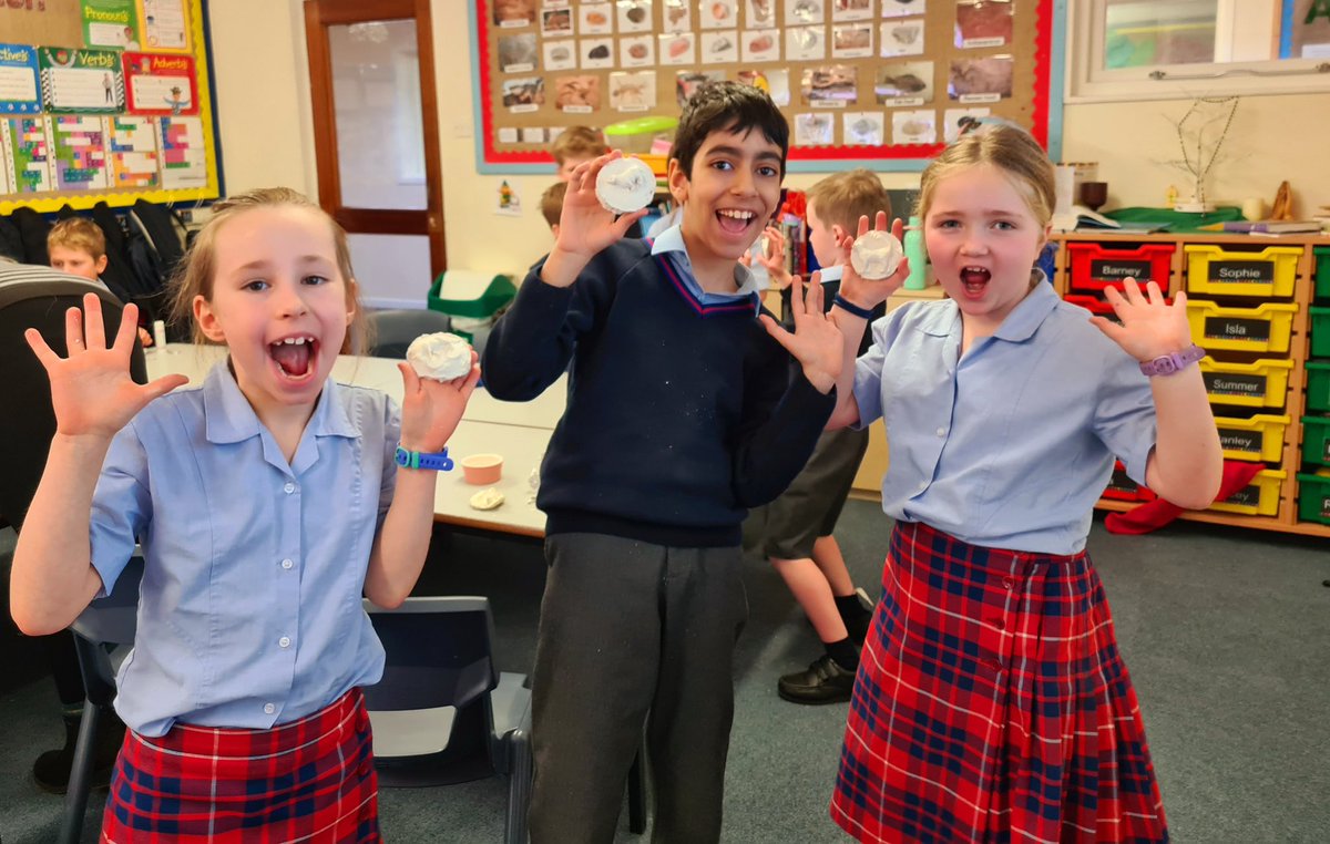 OPS_OratoryPrep's tweet image. The art, science and imagination! Embracing our Year 3s fascination with fossils. 

Such a pleasure to stoke this curious, investigative fire in our young paleontologists as they delve in to this planet&apos;s ancient mysteries. 

#OPSLearning #UnlockLearning #Year3
