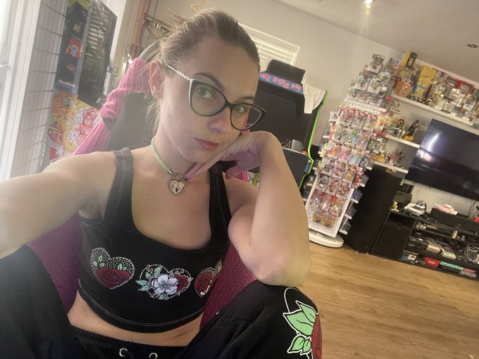 Having a chill morning/afternoon but catch me later on twitch for more stray game play then maybe some