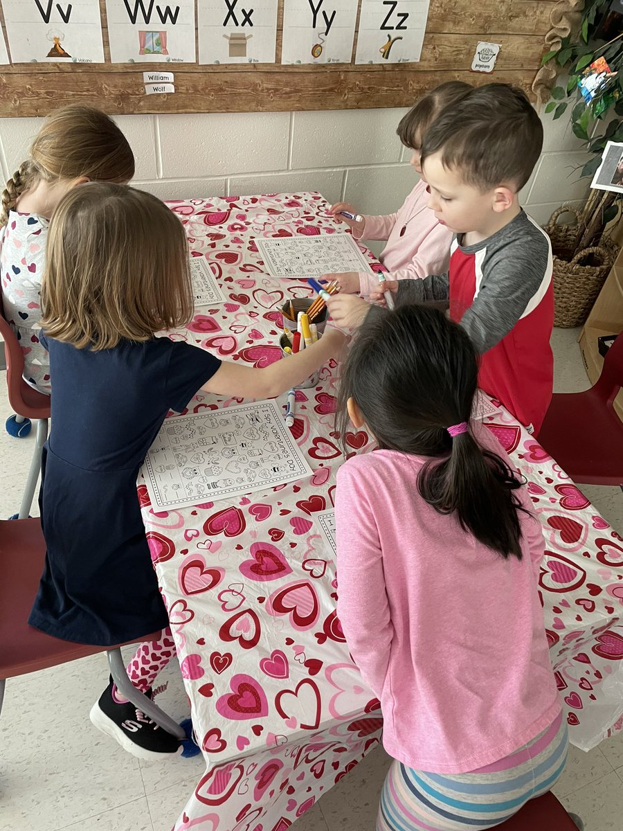 KindertownJS2's tweet photo. Happy Valentine’s Day! https://t.co/5lQ5rrmOFB