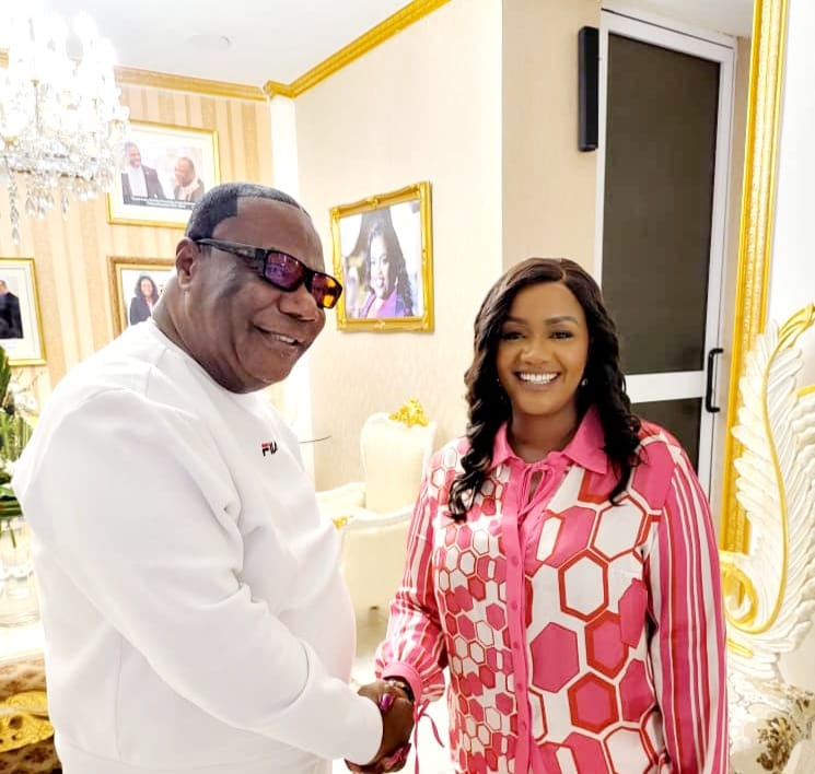 Cate_Waruguru's tweet image. With His Eminence  @ArchbishopNick of Action Chapel Ghana.A Life transforming Encounter with the  Father of Strategic prayer in Africa .

#YearofOverflow
#DaughterOfZion