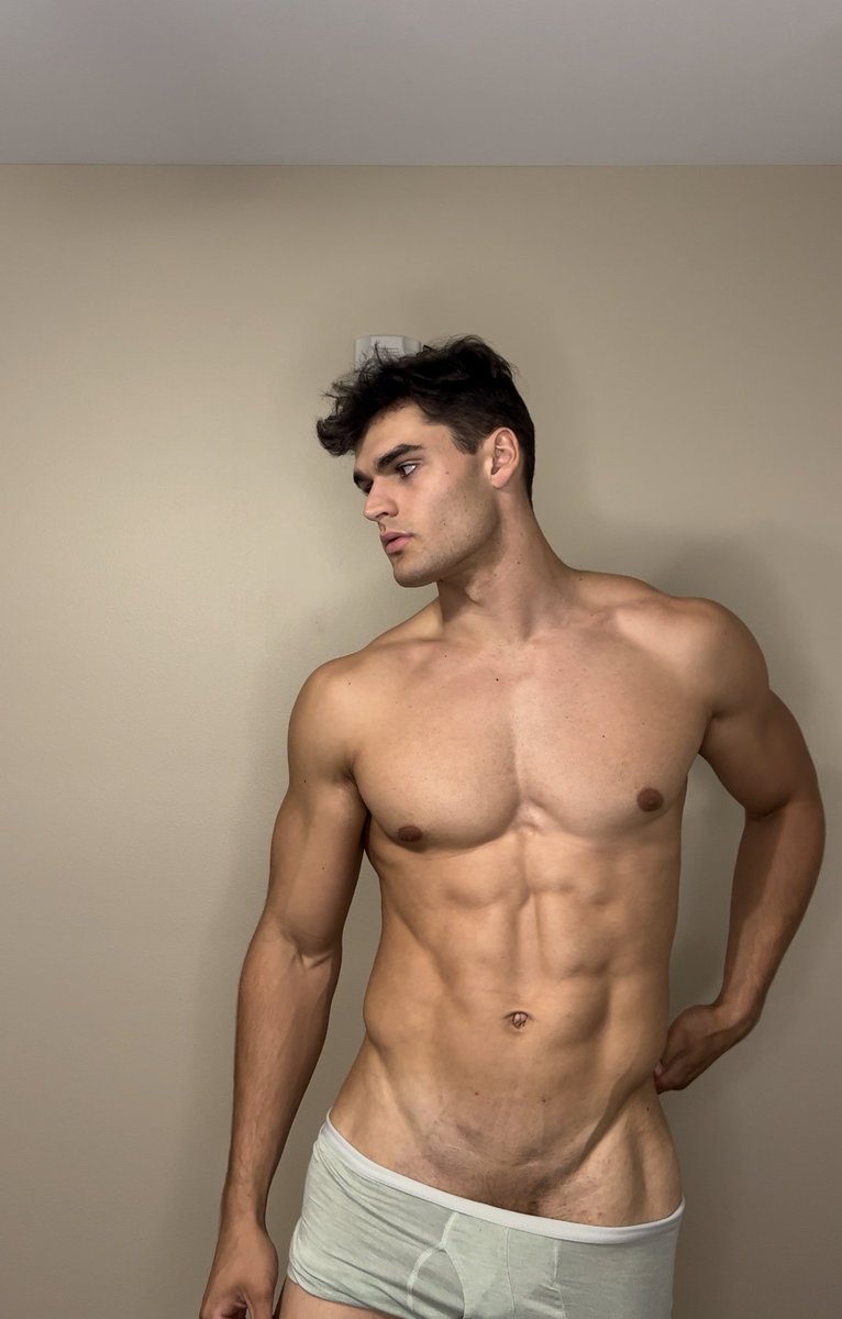 prettyboyfl1's tweet photo. Should i drop it lower?
#ValentinesDay #onlyfans #SuperBowl #HumpDay https://t.co/3H8OIIaD5A