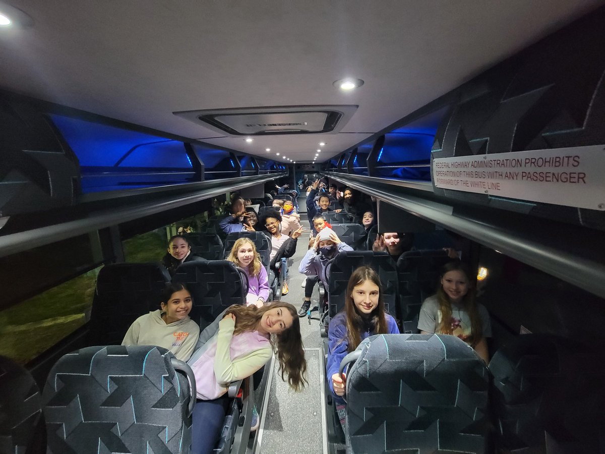 GlenwoodGator's tweet photo. Who's ready for a field trip? Our 5th grade team is !!! Follow us on our journey @chccs #gmesexplore #gmesdiscover https://t.co/k1K4b6ZcXl