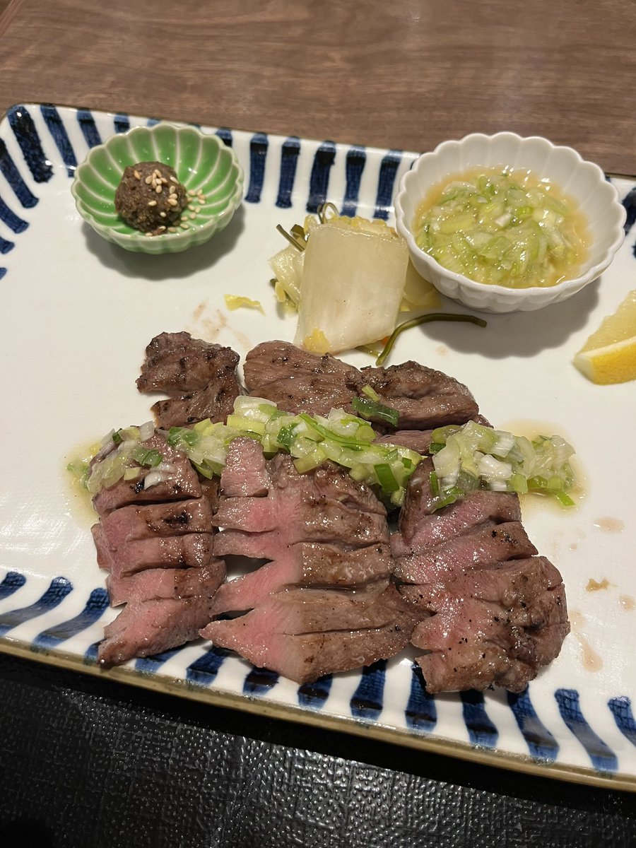 pulpul241's tweet photo. 今日は大阪に来たので牛タンを食べました。 https://t.co/v3ecCNL0SV