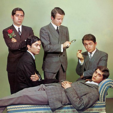 marta_iraeta's tweet photo. En #Amordiscos te invitamos a un guateque atormentado, repleto de corazones rotos y solitarios. Te dejamos llorar en una esquinita y disfrutar del dramatismo latinoamericano y español, de brutales canciones de los 60 @Radio3Extra @radio3_rne 

https://t.co/rAwPfYLcuQ https://t.co/43JhxSa1iW