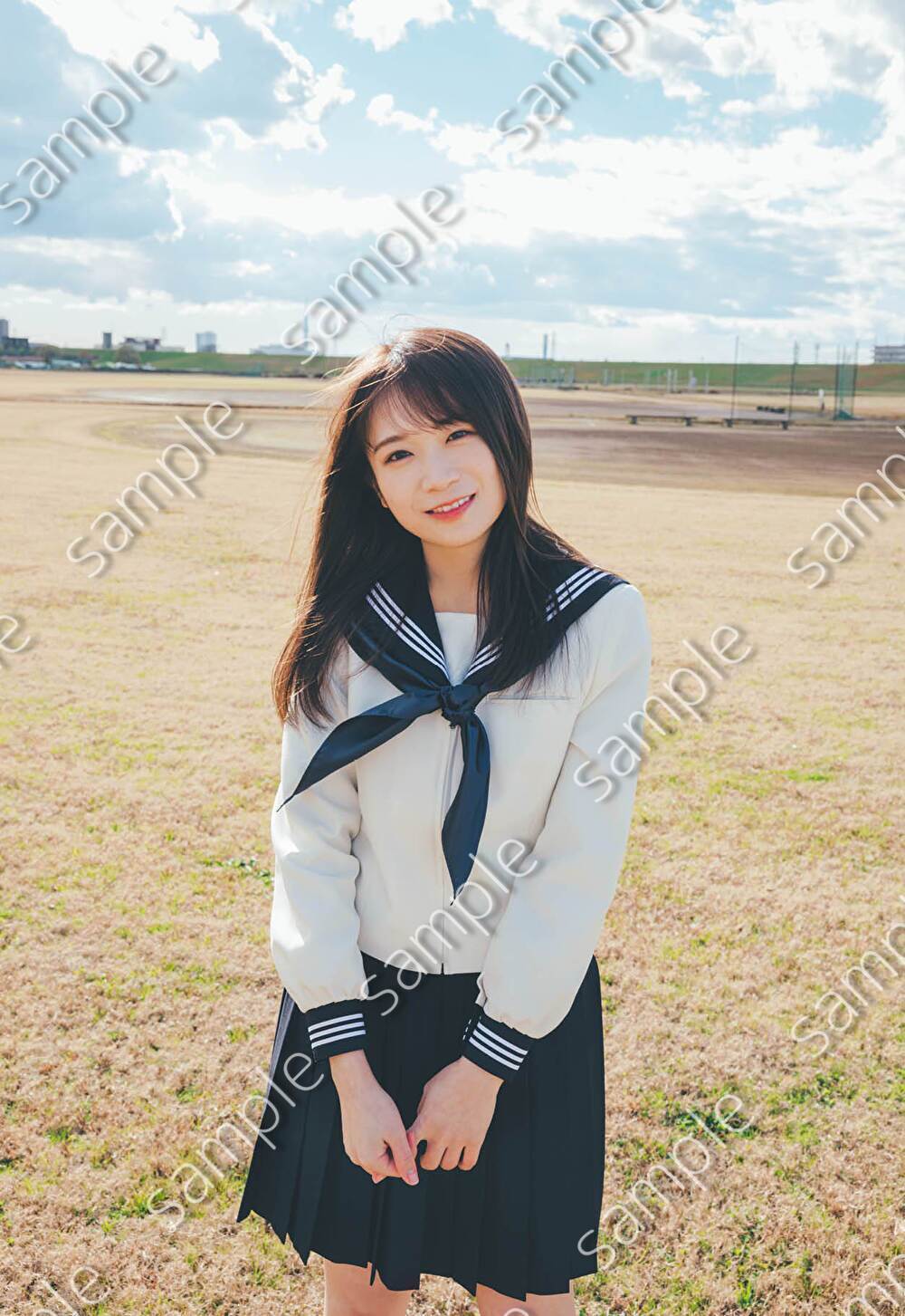 秋元真夏　振り返れば、乃木坂　卒業記念特別冊子　当選品　写真集　アザーカット 秋元真夏卒業記念写真集「振り返れば、乃木坂」通常版表紙