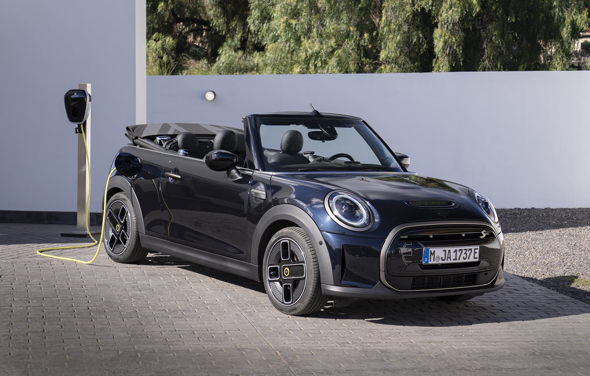 TheCitizen_News's tweet photo. ๐ธPICS: Minnie has fast-paced the production of the all-electric Cooper S E Convertible due to overwhelming demand ๐
#MinnieCooper #MotoringNews
#MotoringWorld #TheCitizenMotoring
Click the link to see the specs and more pics hereโก๏ธ https://t.co/0bTyl3G2A0 https://t.co/3qV5c0AJ0j