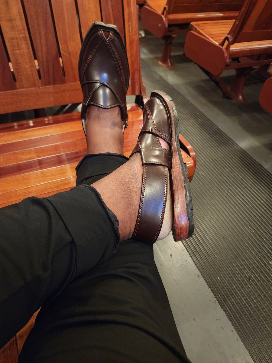 kingshoelover87's tweet photo. #peshawarisandals #menssandals #sandalsformen #sandals #twittershoes #Twitter #mensfeet #feet https://t.co/jg4lPCkQZq