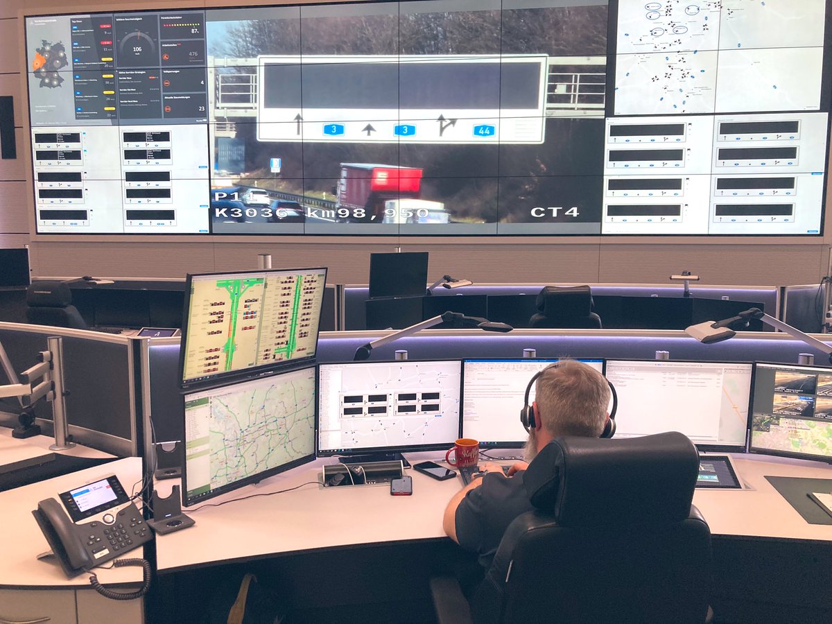 HamannOcke's tweet image. Die Zentrale zur Vermeidung von #Staus in #NRW sitzt in Leverkusen. Von hier aus werden seit heute die elektronischen Hinweistafeln an den #Autobahnen in und um Duisburg gesteuert. #Baustellenmanagement #gemeinsamMobil @OlliLuksic @Wissing @bmdv @Autobahn_Rheinl @IHK_Niederrhein