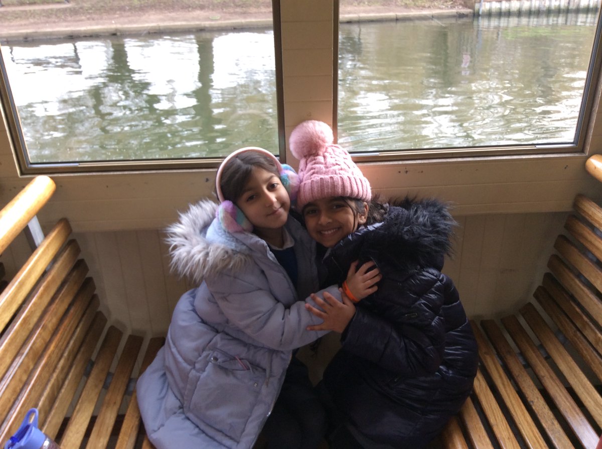 gfprimarycov's tweet photo. 2L had an amazing day yesterday on their trip to Stratford upon Avon. They went on a boat cruise down the river and even fitted in some play time too. #GFY2 #GFGeography https://t.co/HaL4ulG6HR