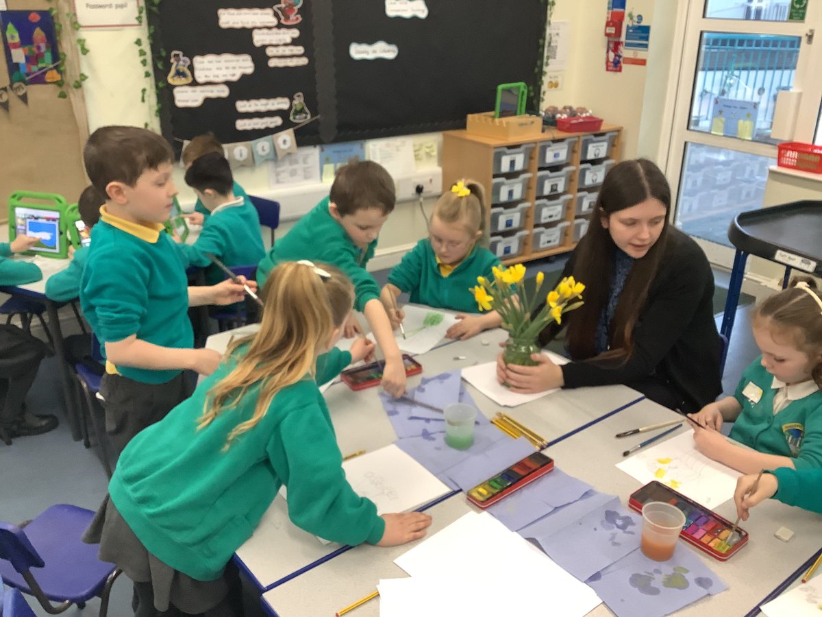 Dosbarth 4 have been creating Welsh spark videos and sketching and painting daffodils, developing their observational skills. #ethicalinformedcitizens