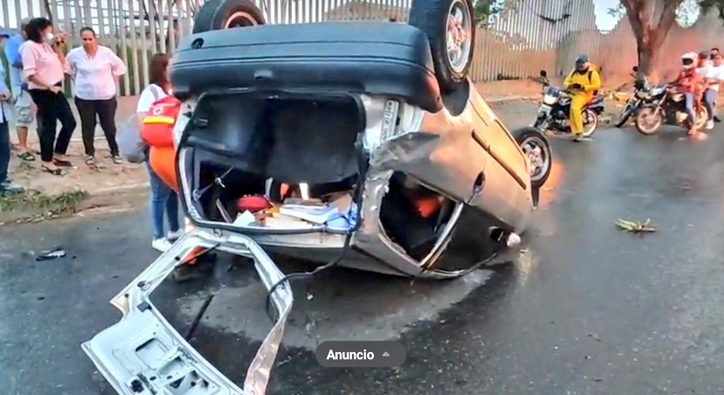 RCNBga's tweet photo. #RCNRadio | Una persona herida dejó un accidente de tránsito ocurrido entre un tractocamión, dos automóviles y una motocicleta en #Barrancabermeja
El exceso de velocidad sería la causa del percance.
@BomberoBarranca https://t.co/WR2Elcgp6K