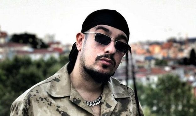 Çok üzücü bi kayıp ailesine, sevenlerine ve dostlarına sabırlar dilerim. Başınız saolsun R.i.p Maestro