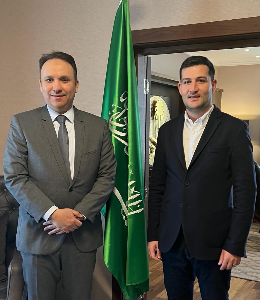KSAembassyAL's tweet photo. Shkëlqesia e tij #Ambasadori_Faisal_Hefzi priti në një takim Drejtuesin e Fondacionit bamirës Fundjava Ndryshe z. Arbar Hajdari. Gjatë takimit u diskutua për veprimtarinë bamirëse dhe humanitare në Republikën e Shqipërisë dhe mënyrat e mbështetjes së saj. https://t.co/79WlnM3iTB