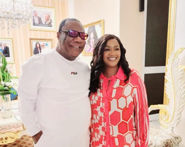 Cate_Waruguru's tweet image. Much gratitude to His Emminence the @ArchbishopNick and the entire congregation of Action Chapel Ghana for the beautiful reception.This book will serve as a reminder of this life changing visit.

#YearOfOverflow
#DaughterOfZion