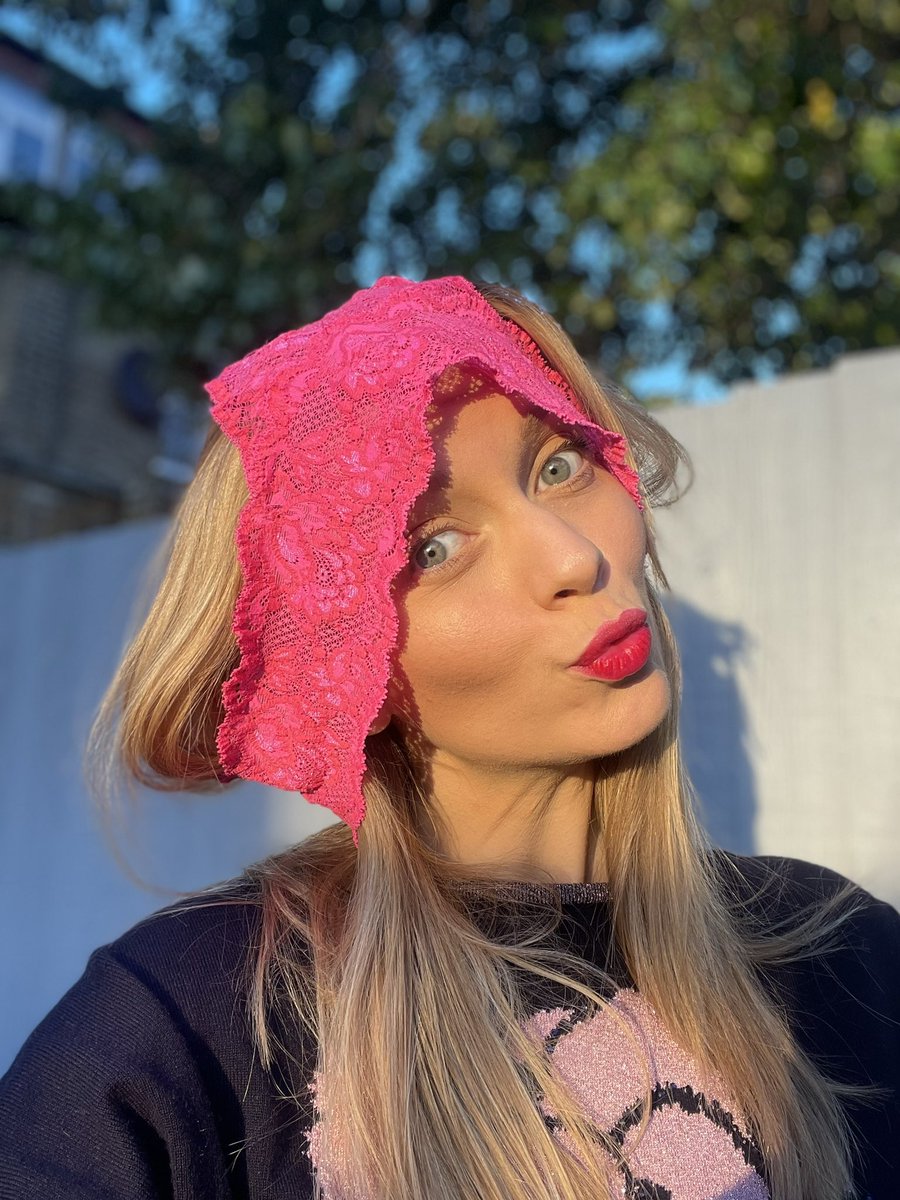 #pantstoleukaemia on International Childhood Cancer Day! 🩲 

Nominate *all of you lot* to post a pic with your (or someone else’s!) pants on your head and chuck a pound in this direction justgiving.com/fundraising/te… 💕