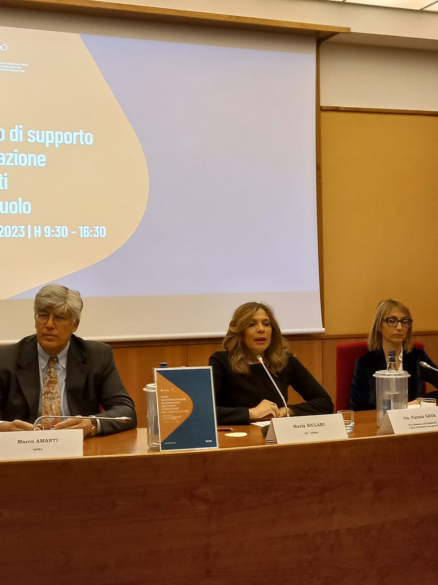expo_technology's tweet photo. Oggi siamo qui alla presentazione di #RaStEM, un applicativo web gis sviluppato da @ISPRA_Press
che consente di rappresentare geograficamente gli elementi significativi di un progetto per la mitigazione del rischio idrogeologico. Tecnologia al servizio dell'ambiente 👩‍🏫 https://t.co/mm0nDez0Vc