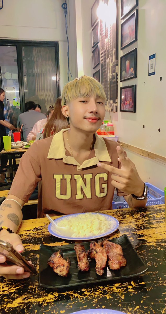 SeanYuthy's tweet photo. HAPPY VALENTINES DAY ❤️ https://t.co/7gzvbRRnrb