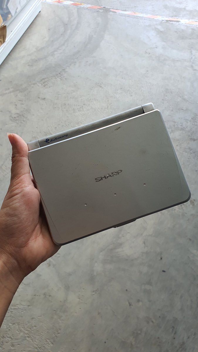 เมื่อก่อนแพงมากกก ในโรงเรียนใครใช้นี่ถือยศเป็นไฮโซโบว์ใหญ่