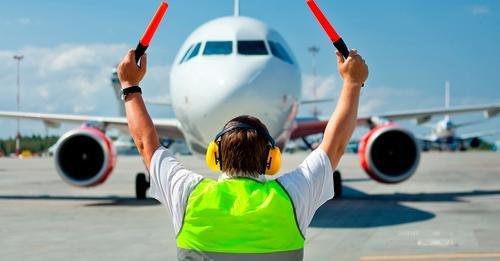 Hoy Día del Trabajador de la Aviación Civil de Cuba. Felicidades. 
@MitransCuba @CACSAaviacion @DpTransporte @SanctiSpiritus1