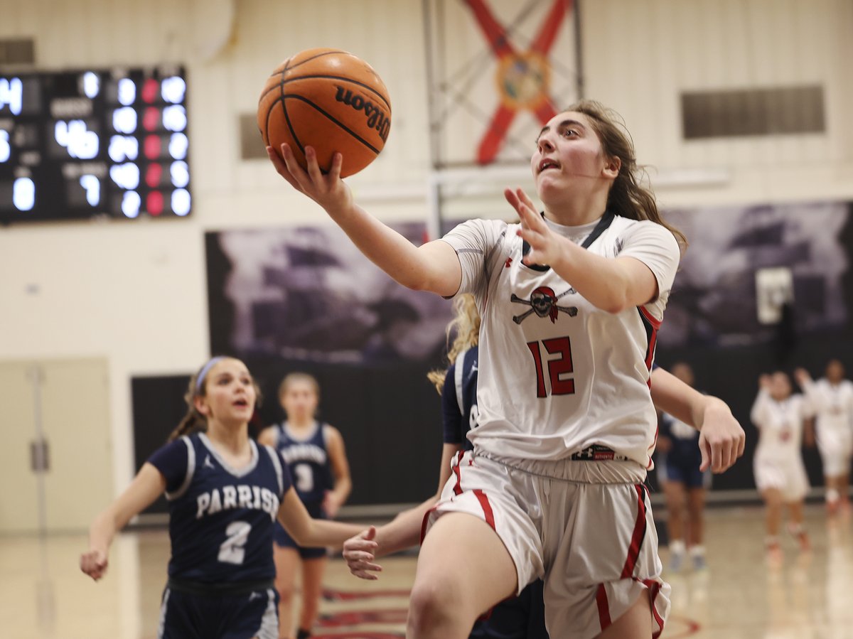 tkoneill11's tweet photo. Hailey Cohen layup in the final seconds of overtime gives Port Charlotte a 47-46 victory over Parrish Community Tuesday, February 14, 2023 at Port Charlotte High School.@PirateNationPC https://t.co/vunc9y9ch3