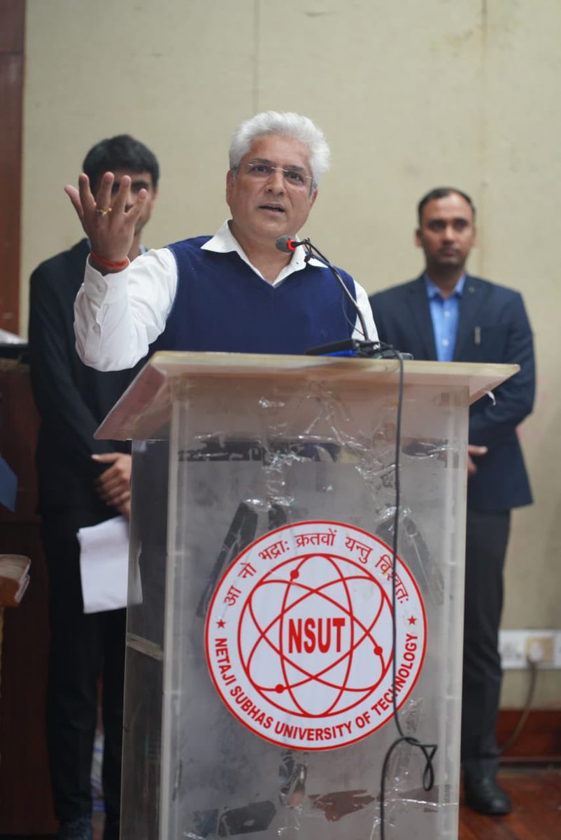 kgahlot's tweet photo. Glad to be the Chief Guest of Aspire’23, annual conclave of @EnactusNSUT. An inspiring experience to see the youth of Delhi working for the society through entrepreneurship. Students thanked CM Shri @ArvindKejriwal for Delhi Govt’s efforts towards promoting entrepreneurship.(1/2) https://t.co/5vhPTxEx5R