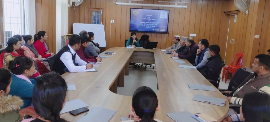 1stHPAPJunga's tweet photo. Ist day of training of Police officials of 1st HPAP Bn Junga was organised today on the topic 'Stress Management'. In this Dy Commandant inaugurated the session  Dr Shiva Ghosh, Prof and HOD Deptt of Psychology HPU and Mrs Shivani chamta were the main speakers. https://t.co/vRJLgiuLV5
